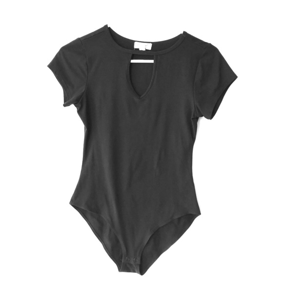 Black Bodysuit with keyhole detail - Picture 2 of 5